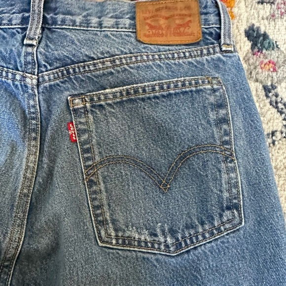 Red Line Selvedge Levi’s Icon Distressed Wedgie Fit Jean - Picture 5 of 16